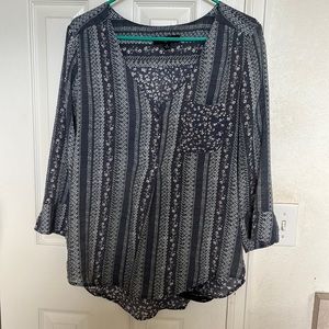 Blue floral vertical patter 3/4 length sleeve v-neck blouse